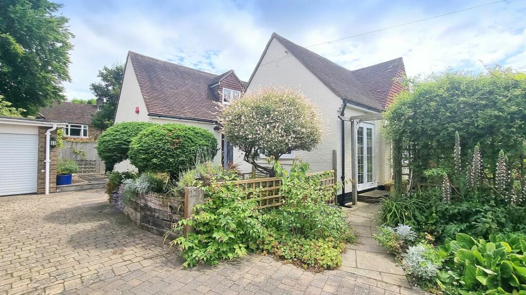 2 bedroom detached house for sale in The Glebe, Lindfield, RH16