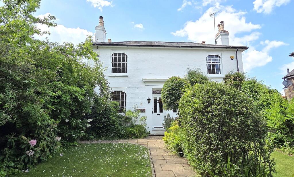 Main image of property: High Street, Lindfield, RH16