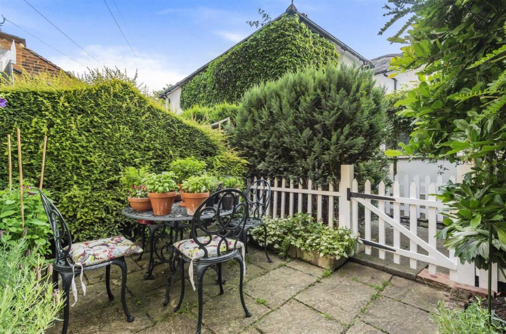 2 bedroom terraced house for sale in Totteridge Village, Totteridge, N20