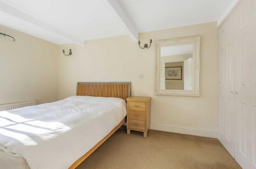 2 bedroom terraced house for sale in Totteridge Village, Totteridge, N20
