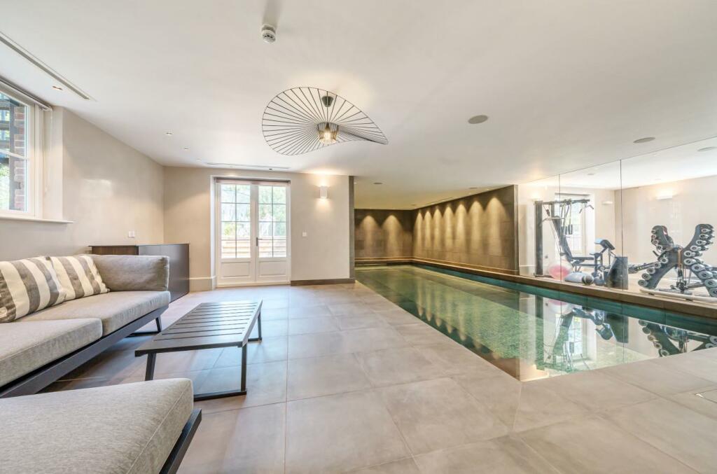 6 bedroom house for sale in Pine Grove, Totteridge, N20