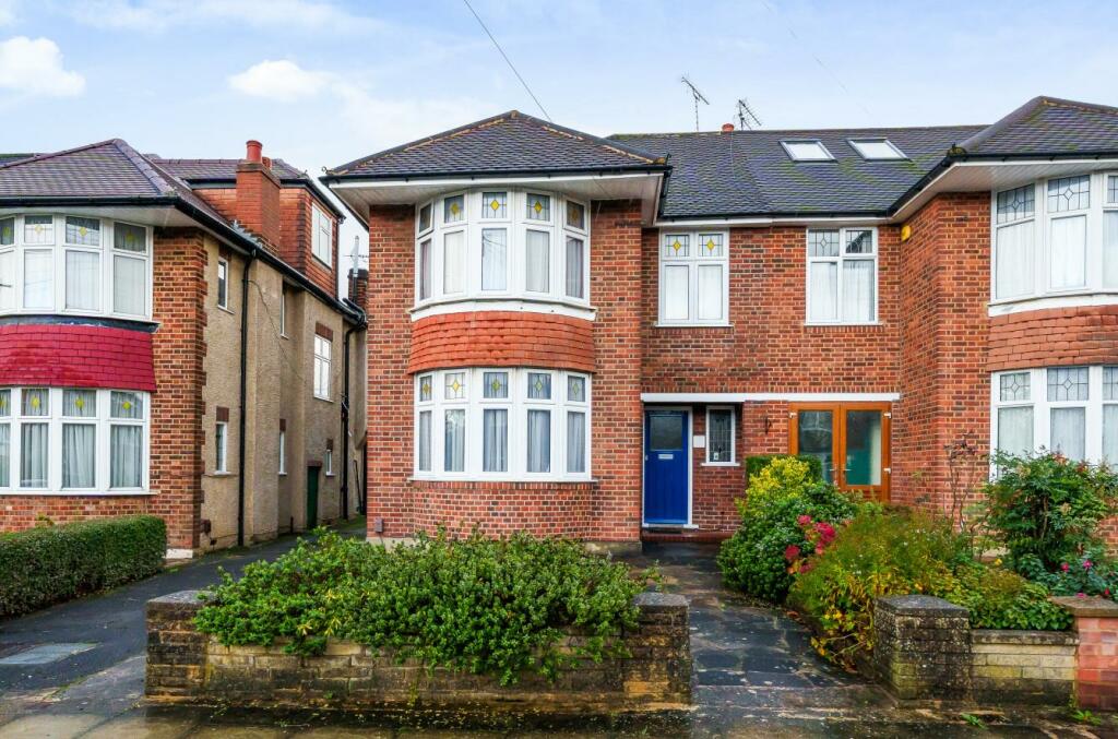 3 bedroom semidetached house for sale in Ventnor Drive, Totteridge, N20