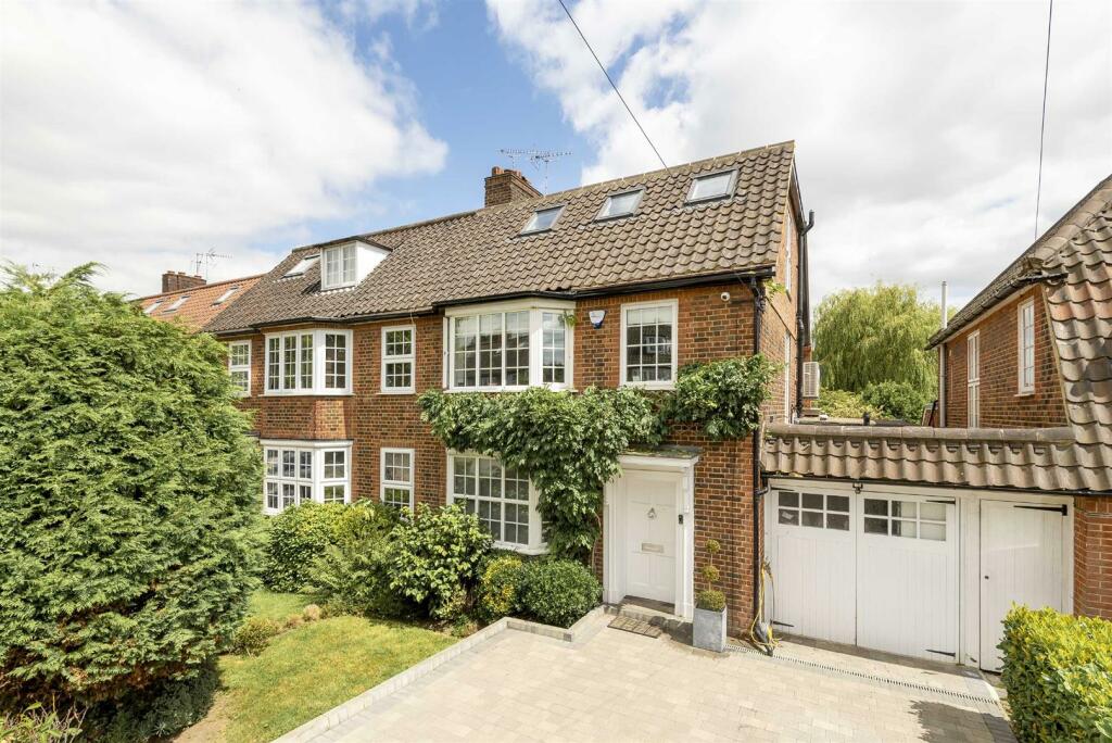 4 bedroom semidetached house for sale in Southway, Totteridge, N20