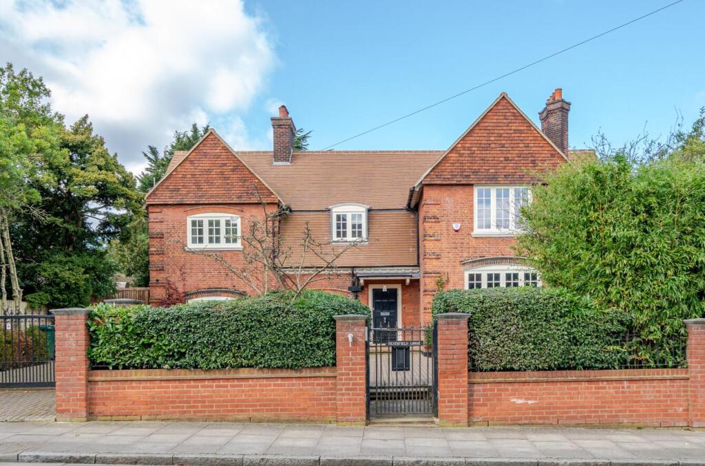 Main image of property: Oakleigh Park South, Oakleigh Park