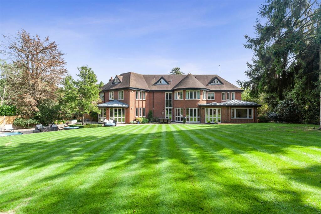 6 bedroom detached house for sale in Northcliffe Drive, Totteridge, N20