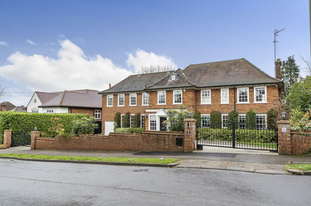 6 bedroom detached house for sale in Grange Avenue, Totteridge, N20