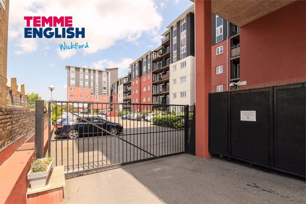 Main image of property: Lower Southend Road - BALCONY - CLOSE TO TOWN & STATION
