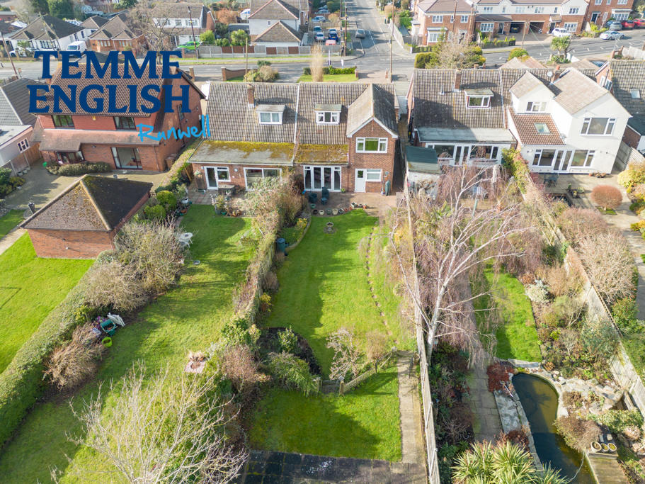 4 bedroom semidetached house for sale in Brock Hill, Wickford, Essex, SS11