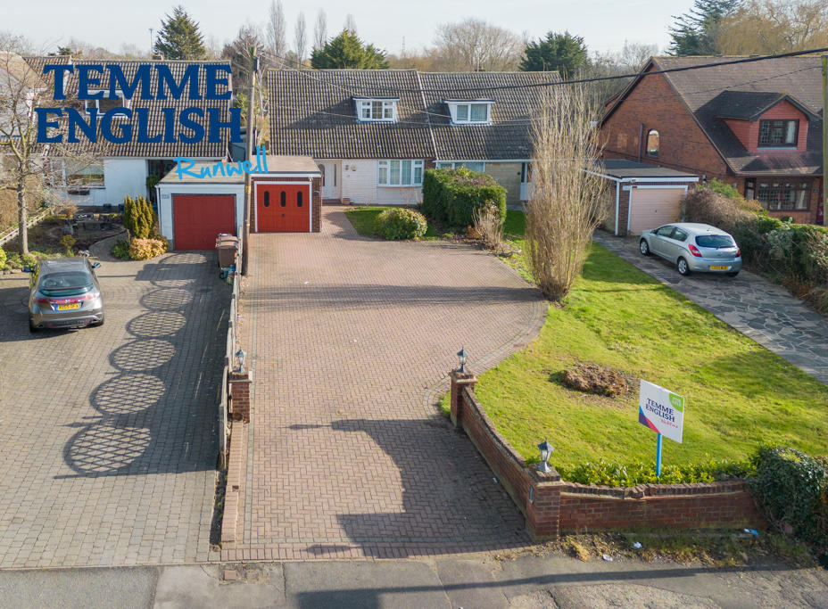 4 bedroom semidetached house for sale in Brock Hill, Wickford, Essex, SS11