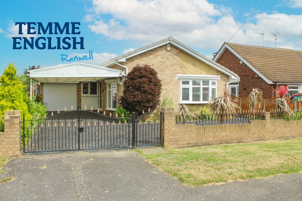 2 bedroom detached bungalow for sale in Carlton Road, Wickford, Essex, SS11