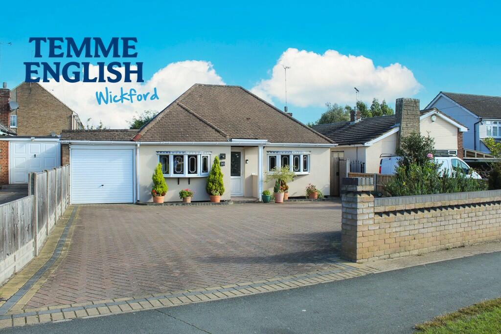 3 bedroom detached bungalow for sale in Southend Road, Wickford, Essex, SS11