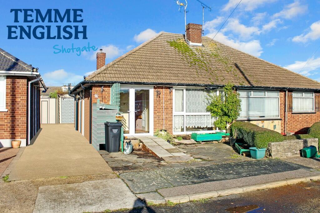 2 bedroom semidetached bungalow for sale in Lucerne Walk, Wickford