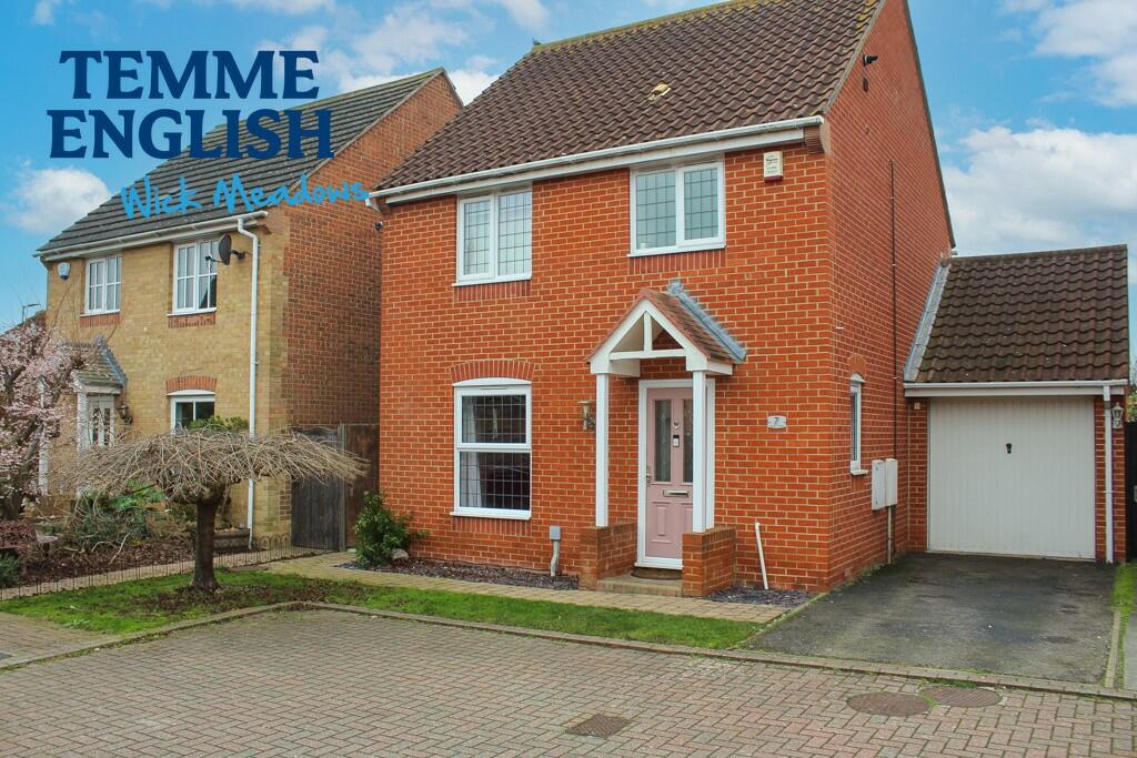 3 bedroom detached house for sale in Anglesey Gardens, Wickford, Essex