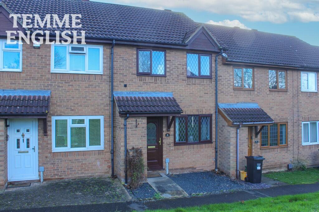 2 bedroom terraced house for sale in Doeshill Drive, Wickford, Essex, SS12
