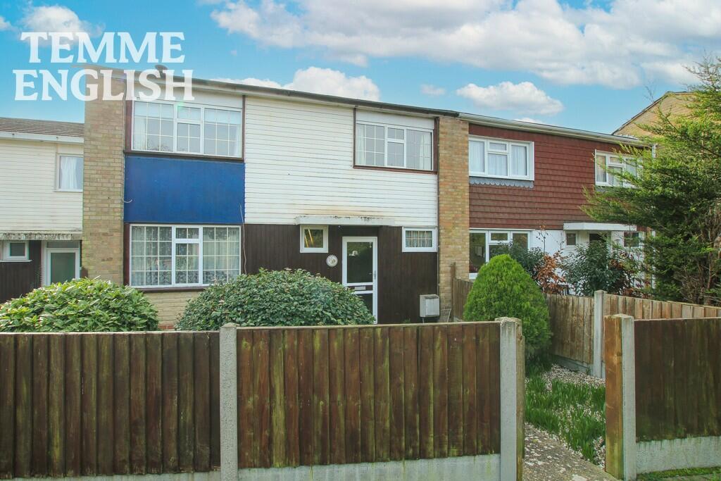 3 bedroom terraced house for sale in The Dell, Wickford, Essex, SS11