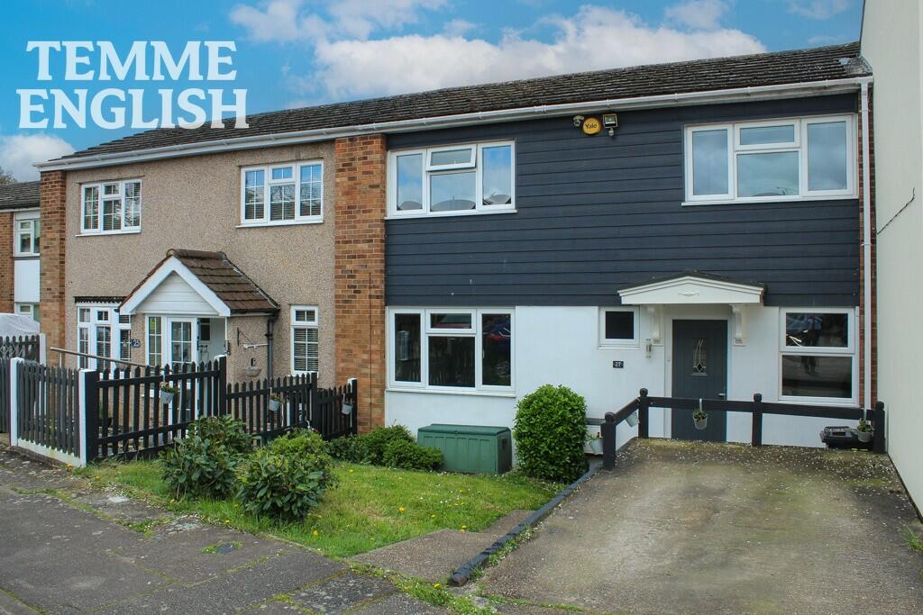 3 bedroom terraced house for sale in The Dell, Wickford, Essex, SS11