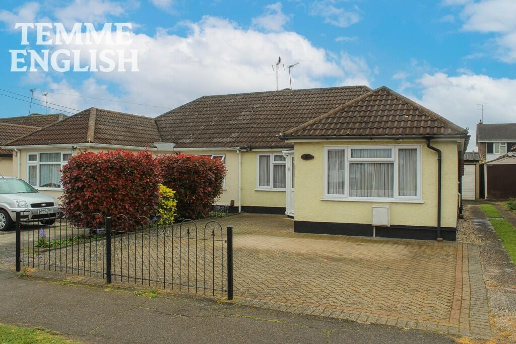 2 bedroom semidetached bungalow for sale in Nevendon Road, Wickford