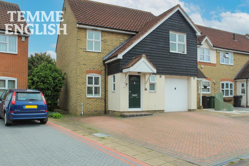3 bedroom end of terrace house for sale in Kingsley Meadows, Wickford