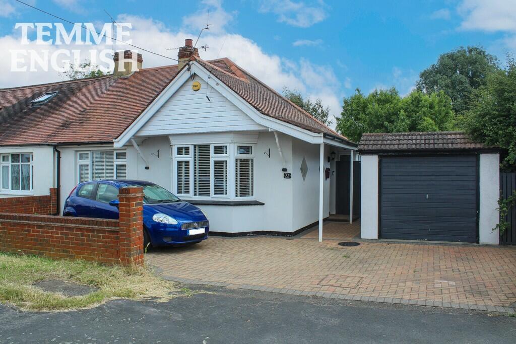 2 bedroom semidetached bungalow for sale in Fanton Walk, Wickford