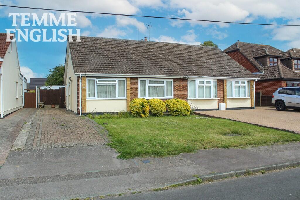 2 bedroom semidetached bungalow for sale in Downham Road, Wickford