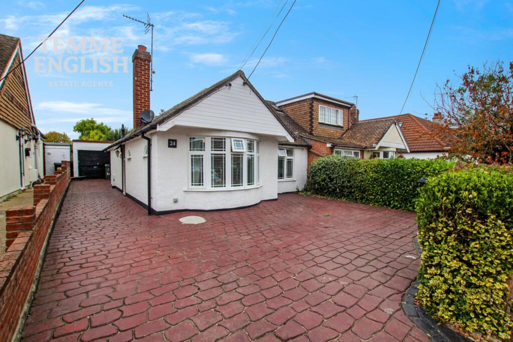Main image of property: Fifth Avenue, Wickford, SS11