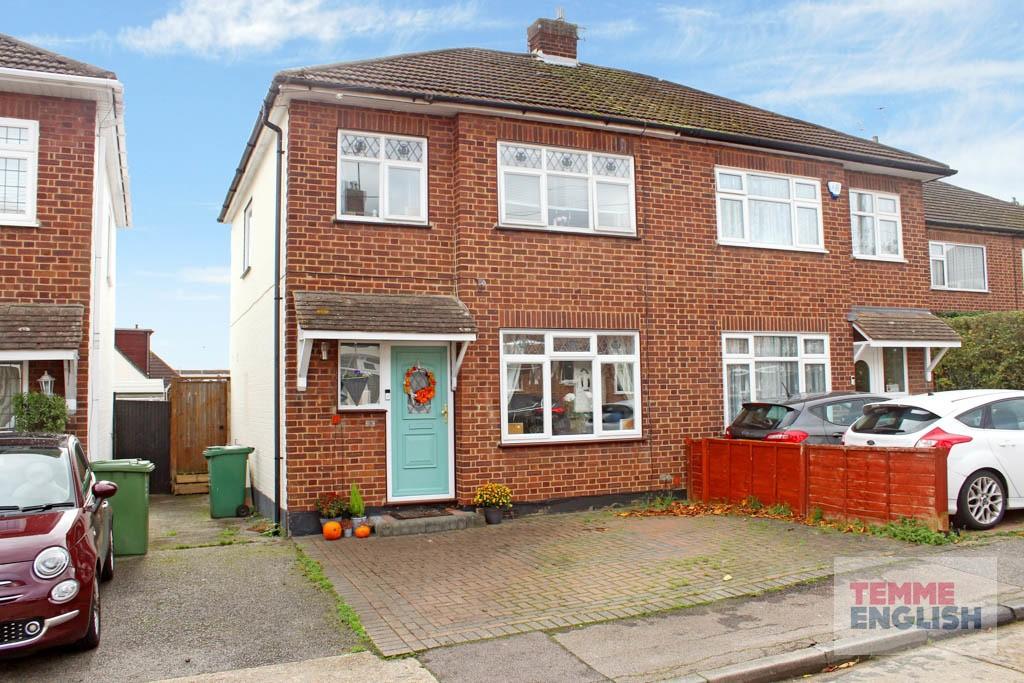 3 bedroom semidetached house for sale in Sandown Close, Wickford