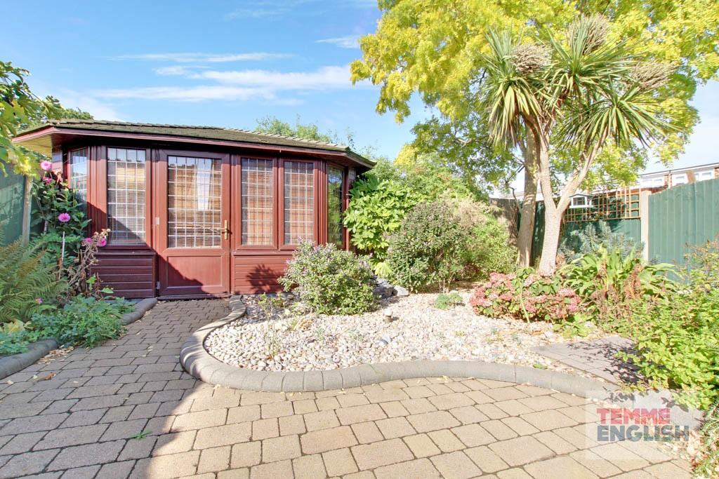 4 bedroom detached house for sale in Nevendon Road, Wickford, Essex, SS12