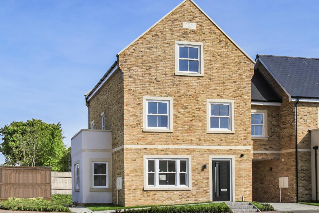 4 bedroom terraced house for sale in New Garrison Road, Shoeburyness, SS3