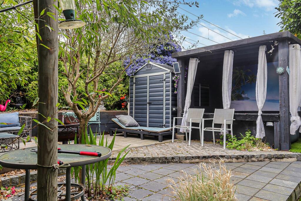 3 bedroom detached house for sale in Butterys, SouthendOnSea, SS1