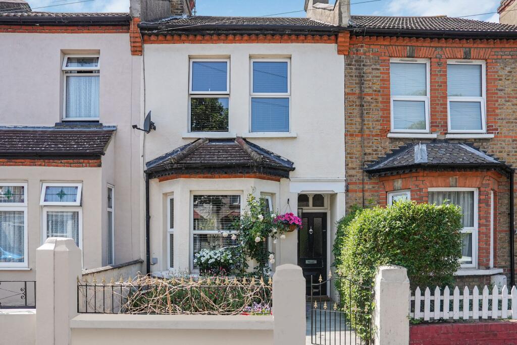 Main image of property: Salisbury Avenue, Westcliff-On-Sea, SS0
