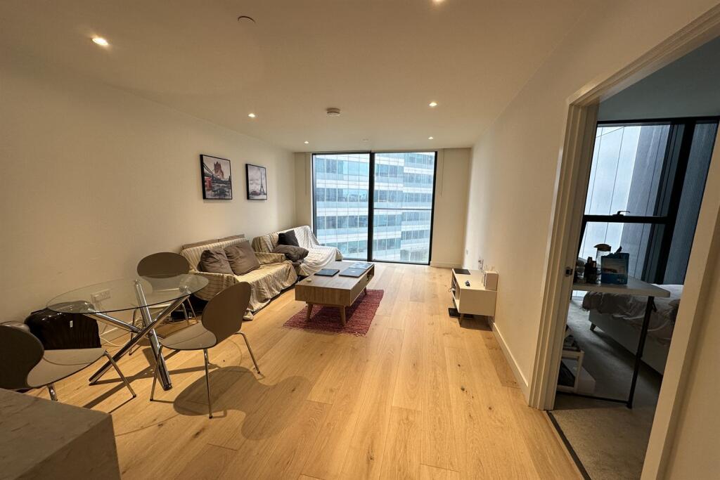 Main image of property: Hampton Tower, Marsh Wall, E14