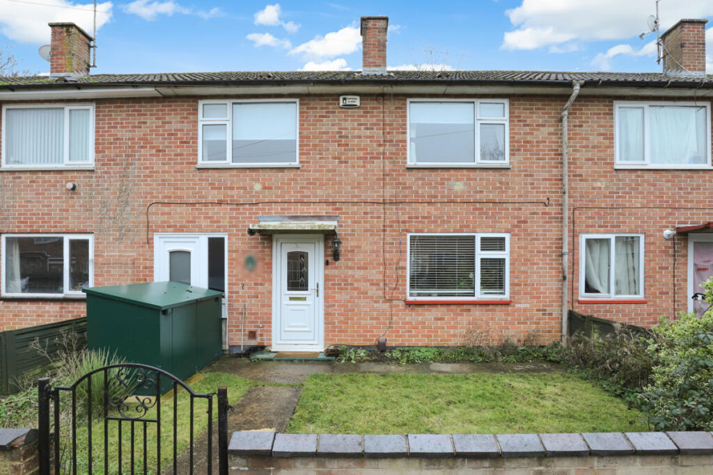 3 bedroom terraced house for sale in Lobelia Road Oxford, OX4