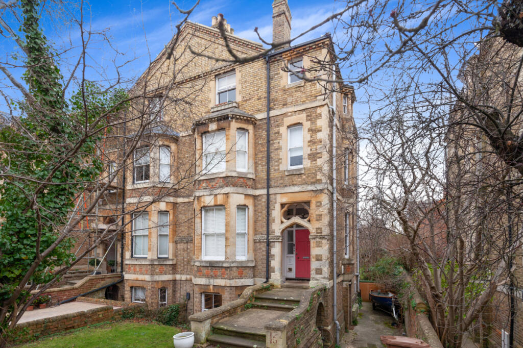 2 bedroom flat for sale in Warnborough Road Central North Oxford, OX2