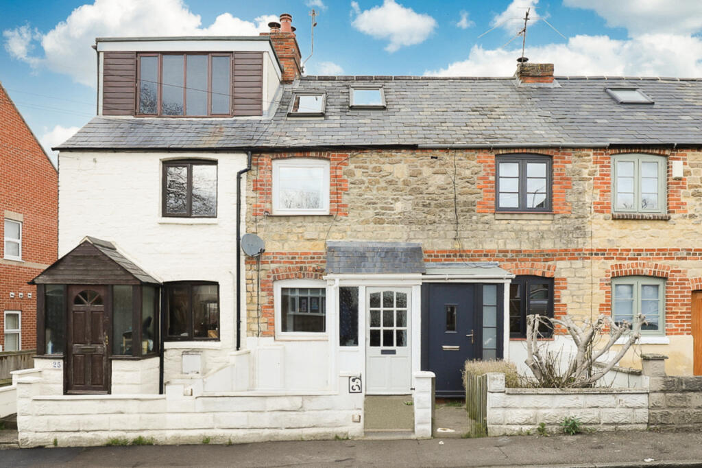 2 bedroom terraced house for sale in Temple Road Temple Cowley, OX4