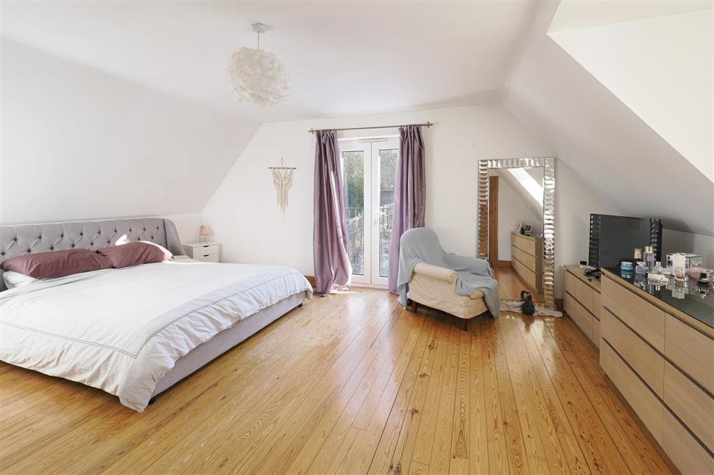 5 bedroom detached house for sale in Primrose House, Dunkirk Road North
