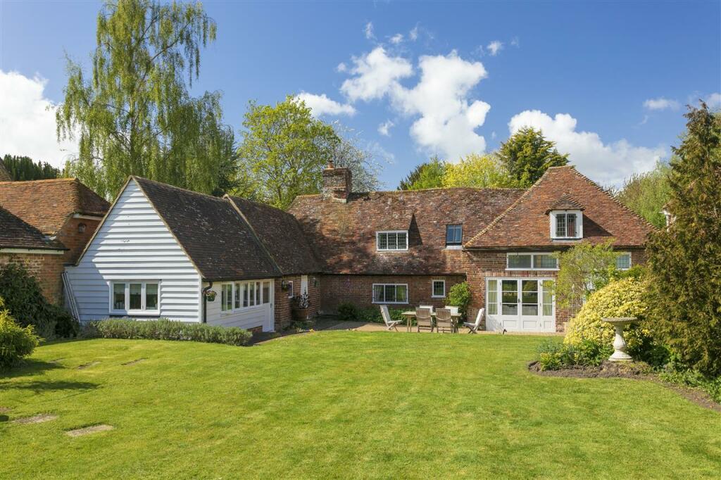 3 bedroom detached house for sale in Little Cottage, The Street, Ickham