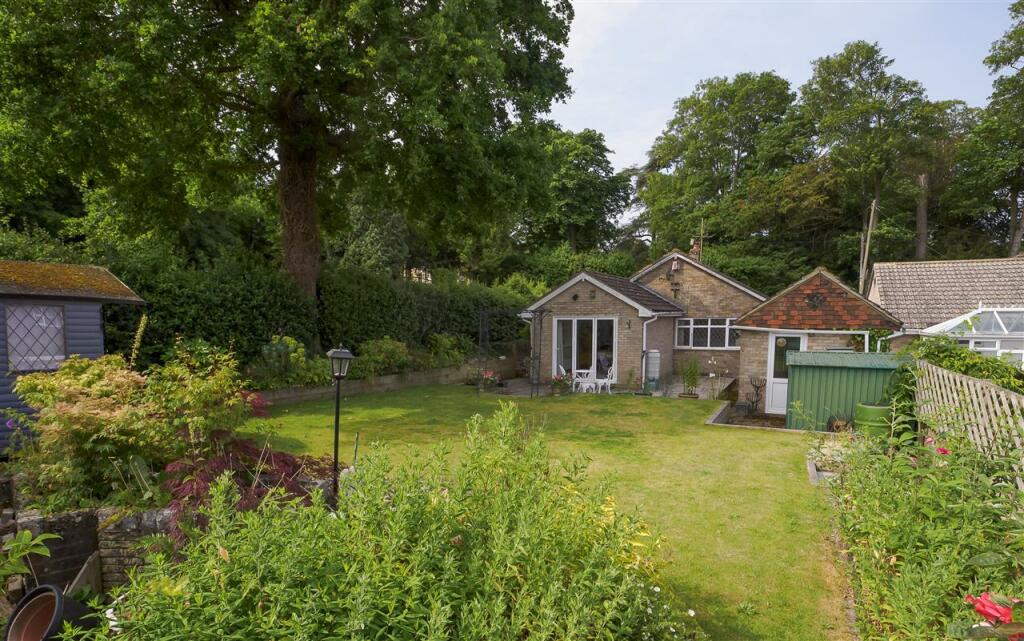 3 bedroom detached house for sale in Pelynt, Newnham Lane, Newnham, ME9