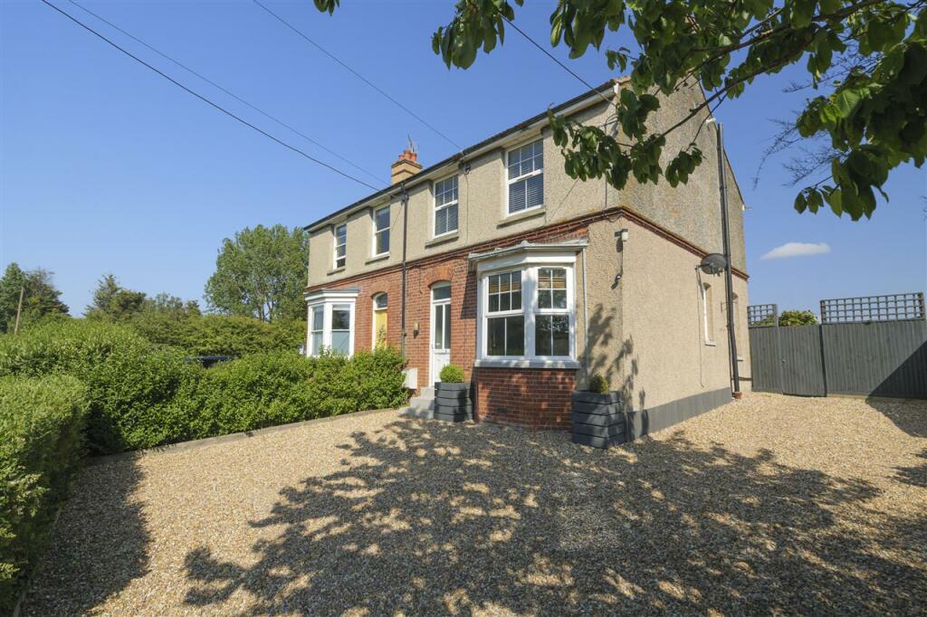 3 bedroom semidetached house for sale in Lacre, Seasalter Road