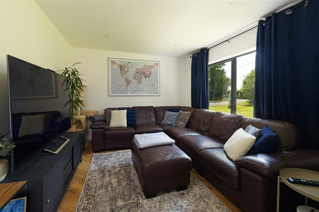 Additional property image - Longview, Roman Road, Maydensole