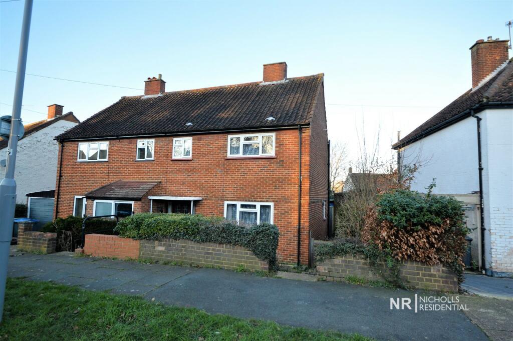 3 bedroom semidetached house for sale in Durbin Road, Chessington