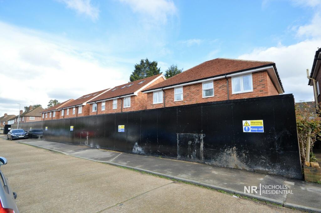 2 bedroom semidetached house for sale in Verona Drive, Surbiton