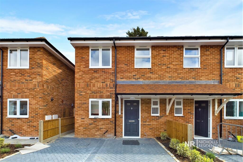 3 bedroom semidetached house for sale in Verona Drive, Surbiton