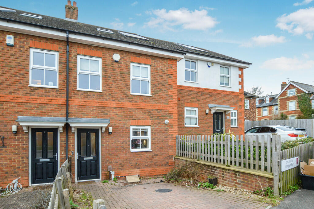 3 bedroom terraced house for sale in Allingham Road, Reigate, RH2
