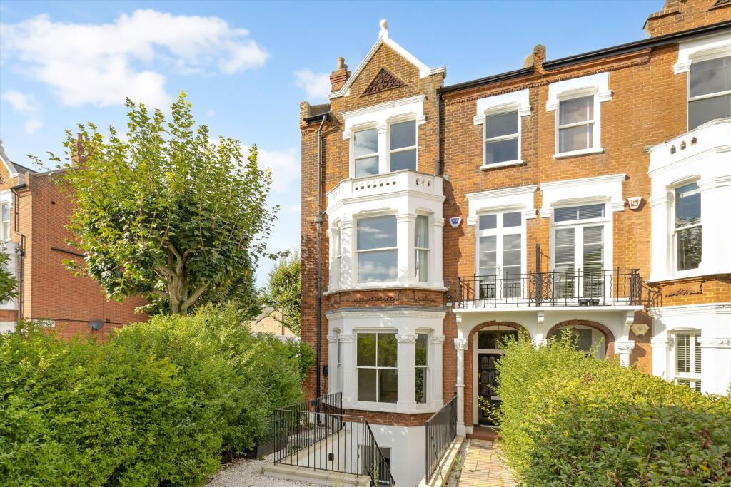 Main image of property: Clapham Common North Side, London, SW4
