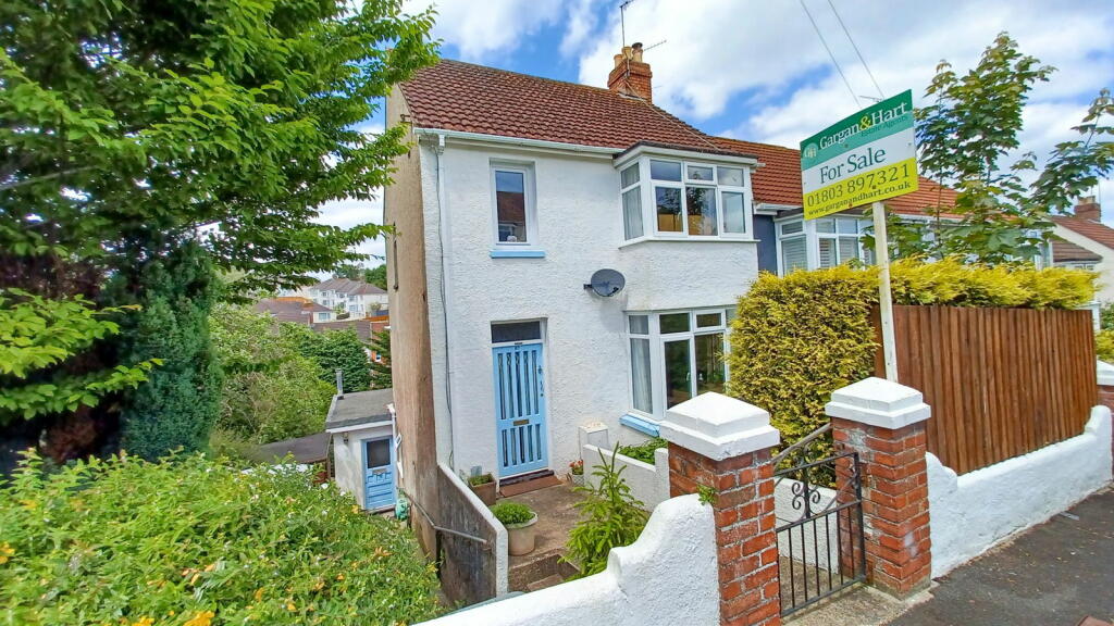 4 bedroom end of terrace house