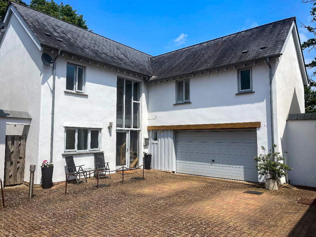 Main image of property: Edginswell Lane, TQ2 7JF