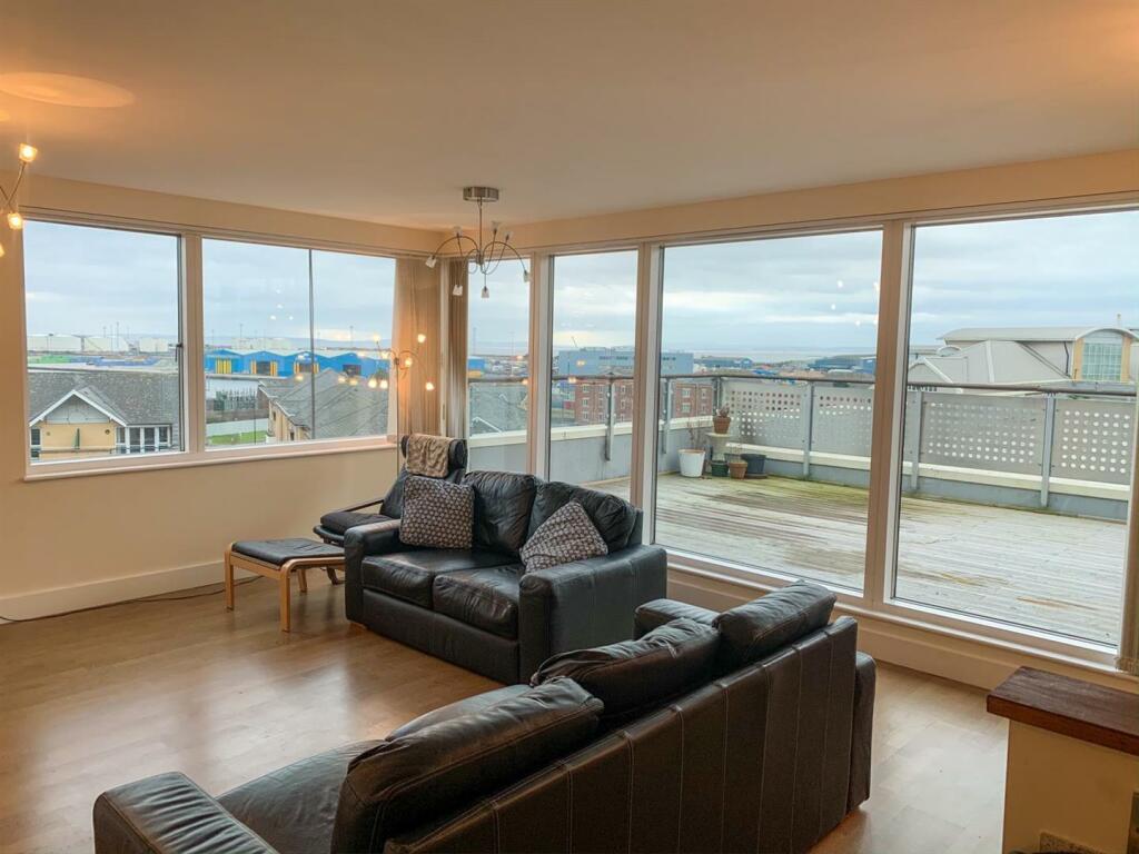 2 bedroom apartment for rent in Electra House, Cardiff Bay, CF10 4RD, CF10