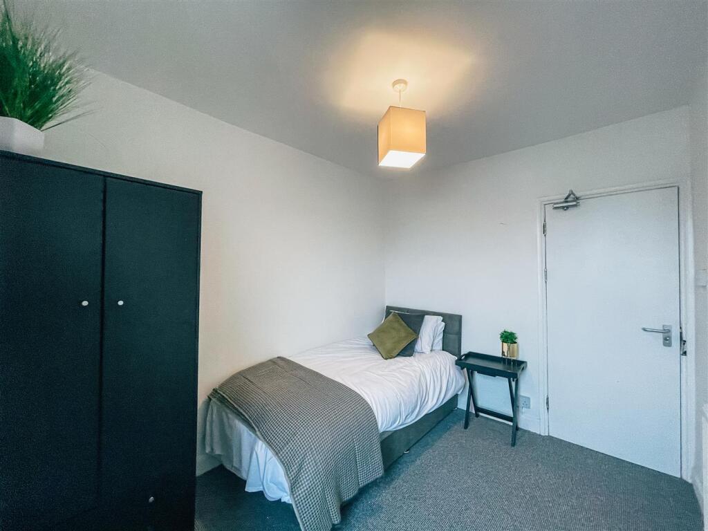 Main image of property: Newport Road Room 10, Cardiff