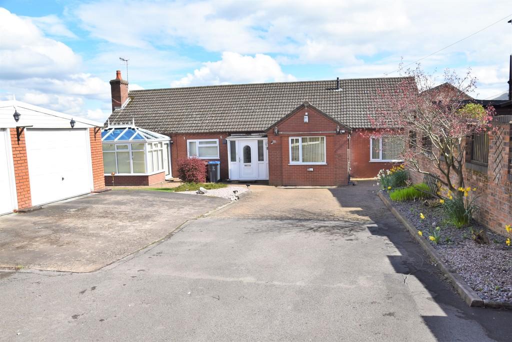 4 bedroom detached bungalow for sale in Uttoxeter Road, Catchems Corner