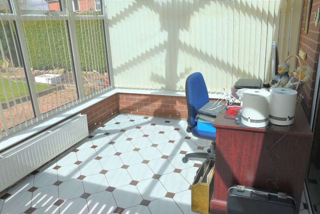 4 bedroom detached bungalow for sale in Uttoxeter Road, Catchems Corner